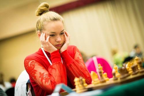 Relaxamento, foco e diversão: xadrez online cresce na quarentena